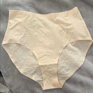 TrueKind seamless High-Waist Panties - Cream